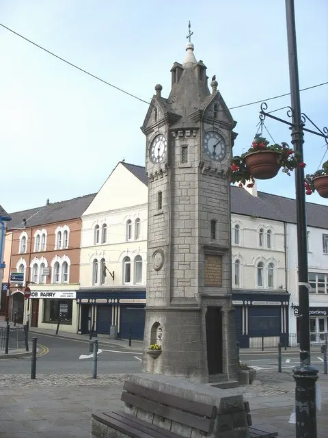 Rayner Memorial Clock Tower, the local landmark of LL77